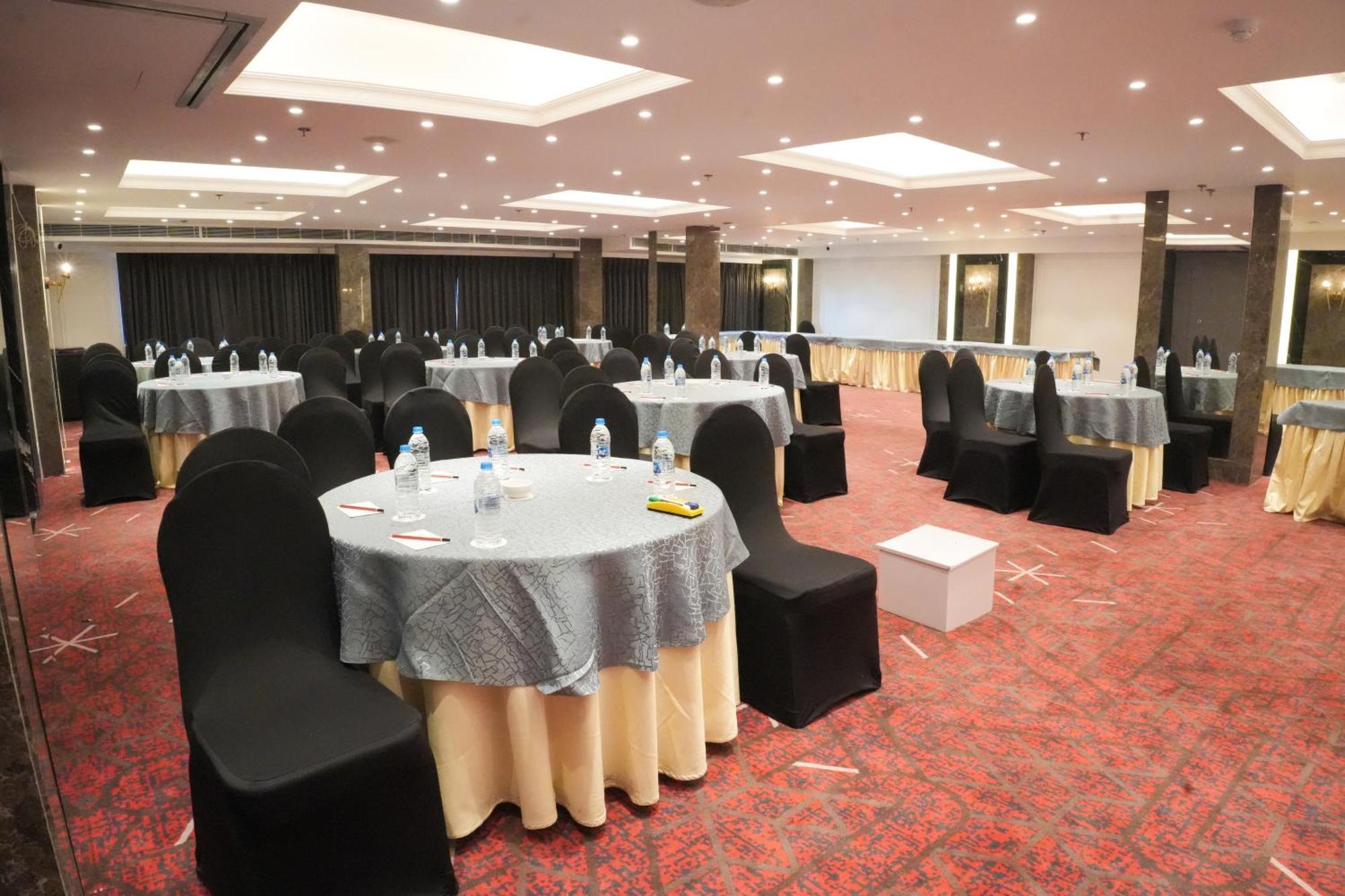 Hotel Soot Калькутта Экстерьер фото